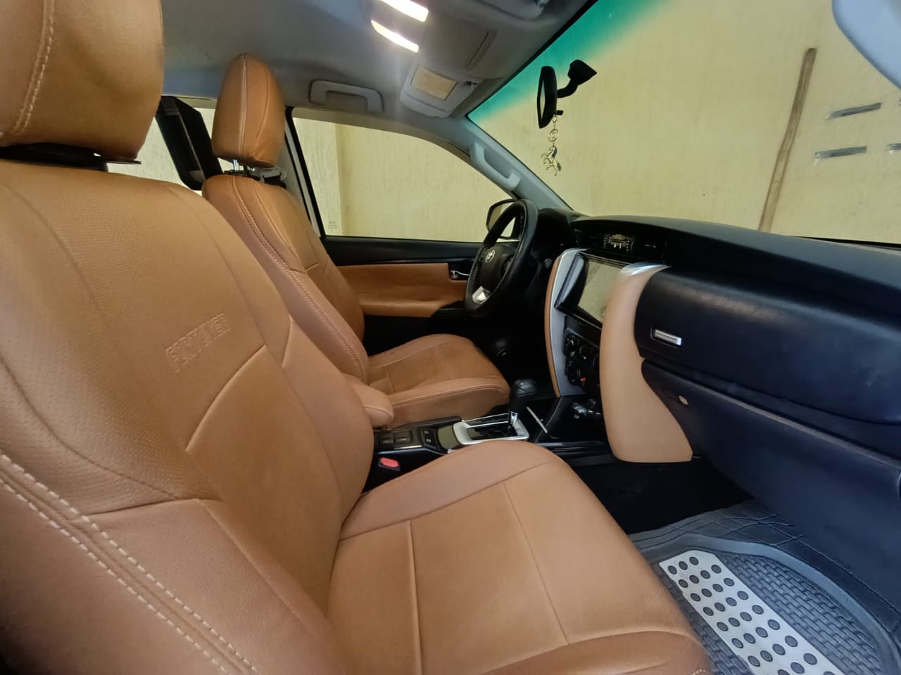 Mercedes Classe C / Camry / Corolla à louer Lomé